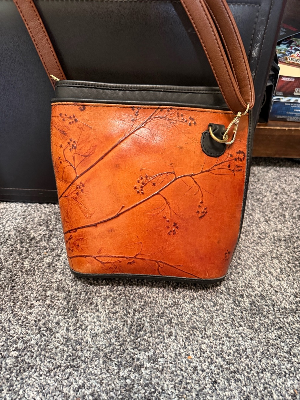 Vintage 1995 C.L. Whiting Leaf Leather Amber Orange Embossed Twig Bucket Handbag